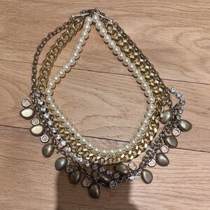 Elegant Gold and Pearl Necklace